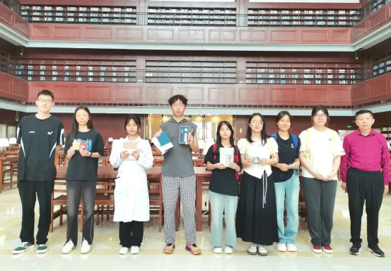 美珈图书馆书海寻宝活动圆满落幕